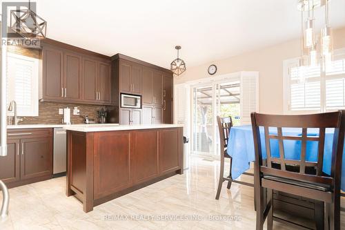 54 Summerfield Crescent, Brampton, ON - Indoor Photo Showing Kitchen