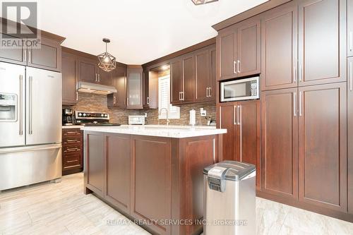 54 Summerfield Crescent, Brampton, ON - Indoor Photo Showing Kitchen