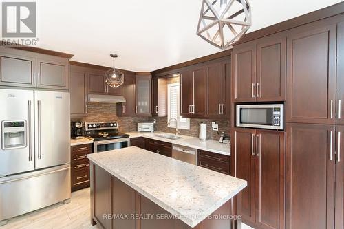 54 Summerfield Crescent, Brampton, ON - Indoor Photo Showing Kitchen