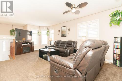 54 Summerfield Crescent, Brampton, ON - Indoor Photo Showing Living Room