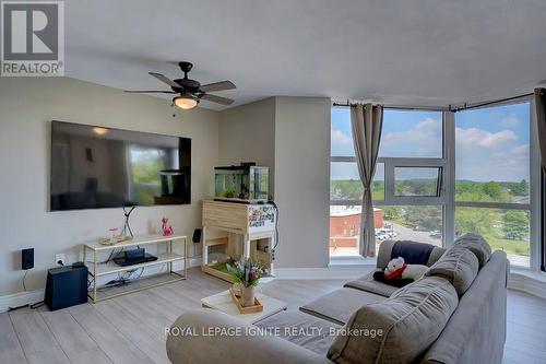 506 - 10 Dean Park Road, Toronto, ON - Indoor Photo Showing Living Room