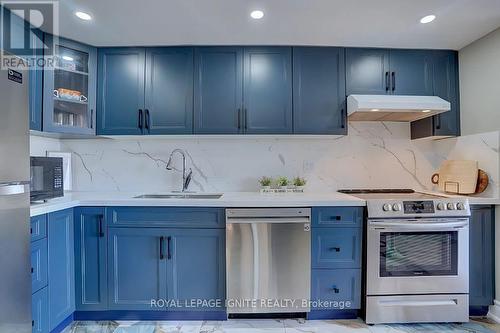 506 - 10 Dean Park Road, Toronto, ON - Indoor Photo Showing Kitchen