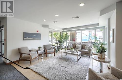 506 - 5070 Fairview Street, Burlington, ON - Indoor Photo Showing Living Room