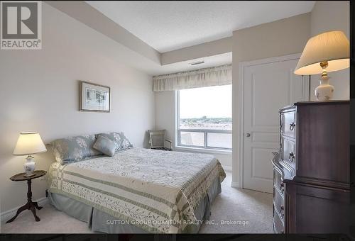 506 - 5070 Fairview Street, Burlington, ON - Indoor Photo Showing Bedroom