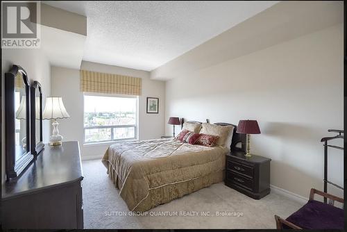 506 - 5070 Fairview Street, Burlington, ON - Indoor Photo Showing Bedroom