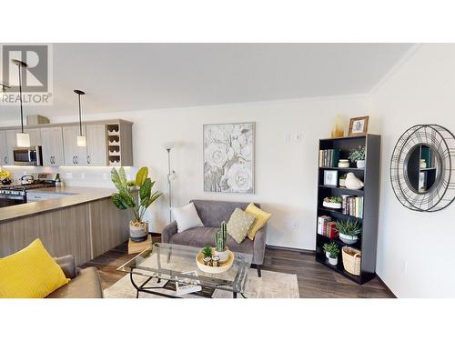 517 Pagurut  W Avenue, Cranbrook, BC - Indoor Photo Showing Living Room