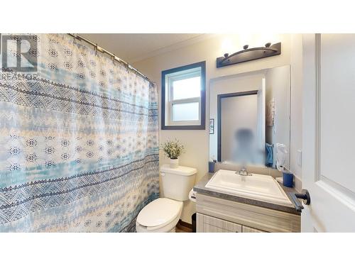 517 Pagurut  W Avenue, Cranbrook, BC - Indoor Photo Showing Bathroom