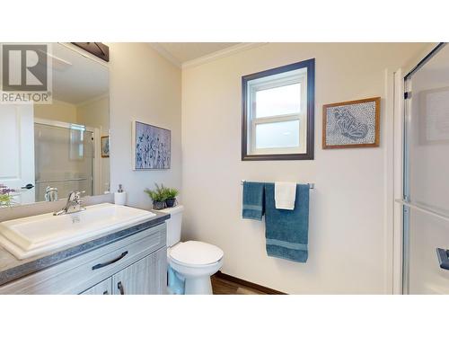 517 Pagurut  W Avenue, Cranbrook, BC - Indoor Photo Showing Bathroom