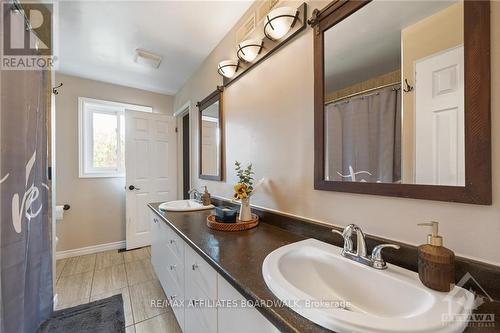 15697 County 43 Road, North Stormont, ON - Indoor Photo Showing Bathroom