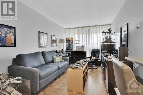 1285 Cahill Drive Unit#2103, Ottawa, ON - Indoor Photo Showing Living Room