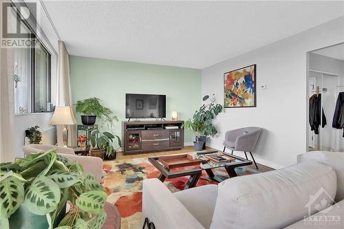 1285 Cahill Drive Unit#2103, Ottawa, ON - Indoor Photo Showing Living Room