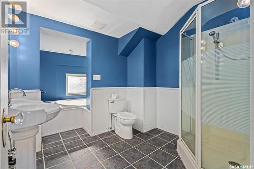 331 Oxford Street W, Moose Jaw, SK - Indoor Photo Showing Bathroom