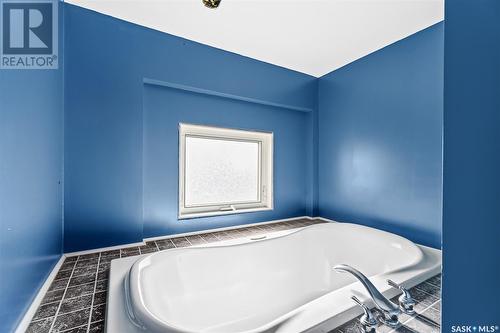 331 Oxford Street W, Moose Jaw, SK - Indoor Photo Showing Bathroom