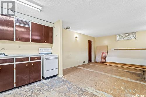 331 Oxford Street W, Moose Jaw, SK - Indoor Photo Showing Kitchen