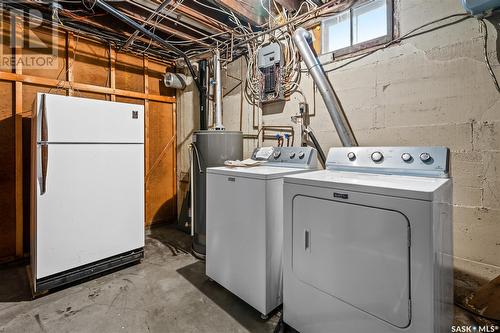 331 Oxford Street W, Moose Jaw, SK - Indoor Photo Showing Laundry Room