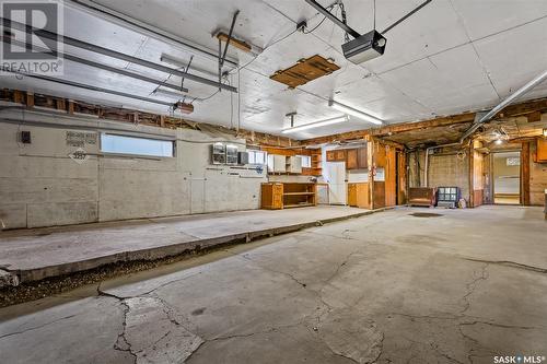 331 Oxford Street W, Moose Jaw, SK - Indoor Photo Showing Garage