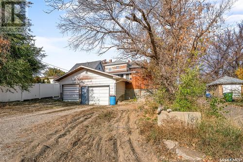 331 Oxford Street W, Moose Jaw, SK - Outdoor