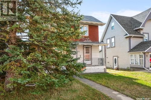 331 Oxford Street W, Moose Jaw, SK - Outdoor