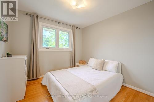 42 Ottaway Avenue, Barrie, ON - Indoor Photo Showing Bedroom