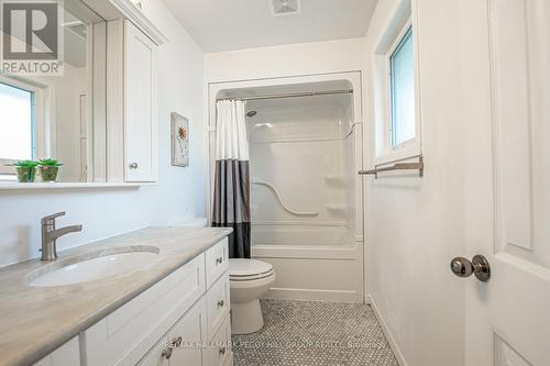 42 Ottaway Avenue, Barrie, ON - Indoor Photo Showing Bathroom