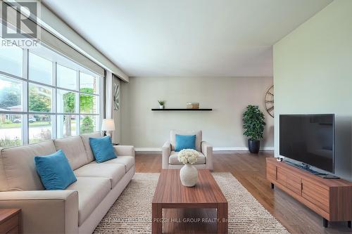 42 Ottaway Avenue, Barrie, ON - Indoor Photo Showing Living Room