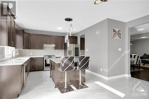 302 Eaglehead Crescent, Ottawa, ON - Indoor Photo Showing Kitchen With Upgraded Kitchen