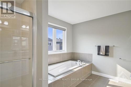 302 Eaglehead Crescent, Ottawa, ON - Indoor Photo Showing Bathroom