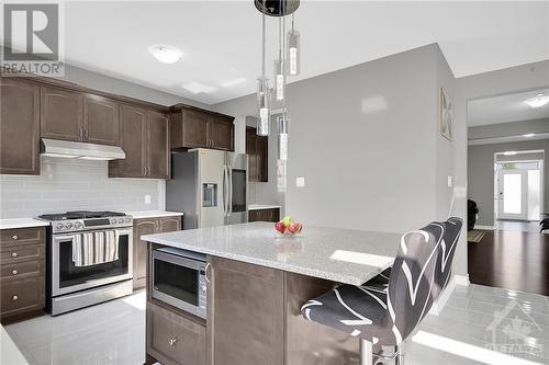 302 Eaglehead Crescent, Ottawa, ON - Indoor Photo Showing Kitchen With Upgraded Kitchen