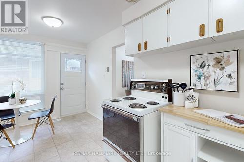 33 Shoreland Crescent, Toronto, ON - Indoor Photo Showing Kitchen