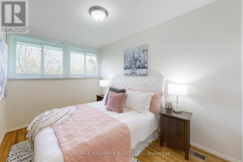 33 Shoreland Crescent, Toronto, ON - Indoor Photo Showing Bedroom