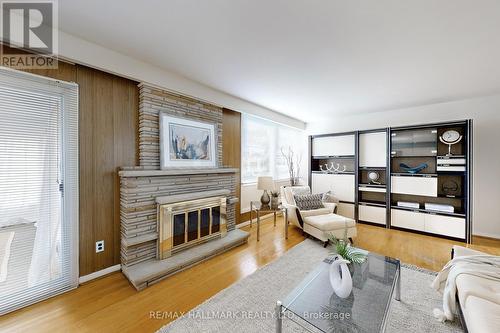 33 Shoreland Crescent, Toronto, ON - Indoor Photo Showing Living Room With Fireplace