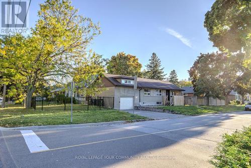 2 Christina Crescent, Toronto, ON - Outdoor