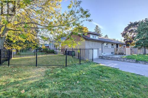 2 Christina Crescent, Toronto, ON - Outdoor