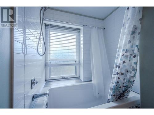 144 Sumac Ridge Drive Unit# 11, Summerland, BC - Indoor Photo Showing Bathroom