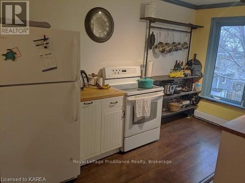 497 Barrie Street, Kingston (East Of Sir John A. Blvd), ON - Indoor Photo Showing Kitchen