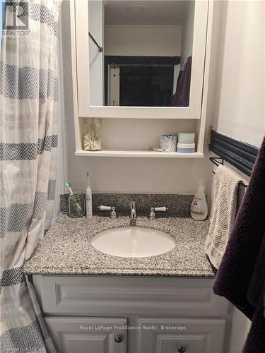 497 Barrie Street, Kingston (East Of Sir John A. Blvd), ON - Indoor Photo Showing Bathroom