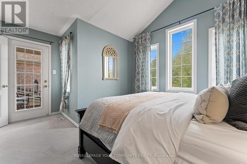 31 Glasgow Crescent, Georgina, ON - Indoor Photo Showing Bedroom