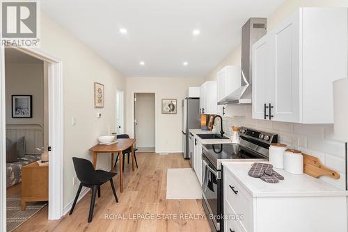 124 Harmony Avenue, Hamilton, ON - Indoor Photo Showing Kitchen