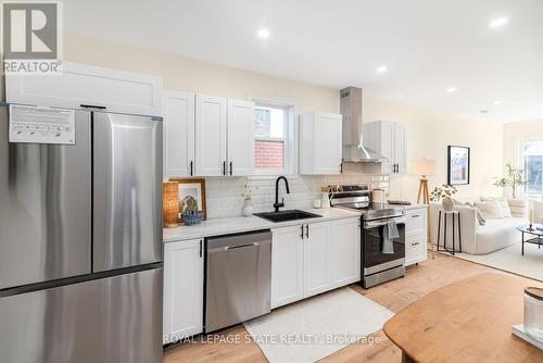 124 Harmony Avenue, Hamilton, ON - Indoor Photo Showing Kitchen With Upgraded Kitchen