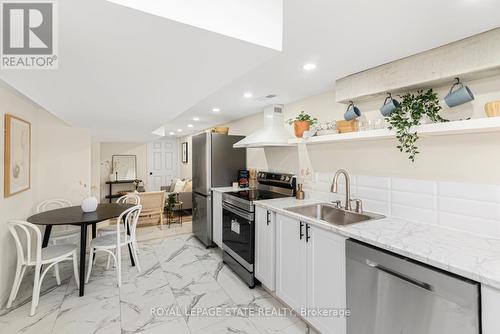 124 Harmony Avenue, Hamilton, ON - Indoor Photo Showing Kitchen