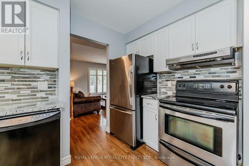 120 Oakhurst Crescent, Kitchener, ON - Indoor Photo Showing Kitchen With Stainless Steel Kitchen