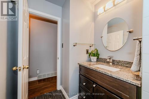 120 Oakhurst Crescent, Kitchener, ON - Indoor Photo Showing Bathroom