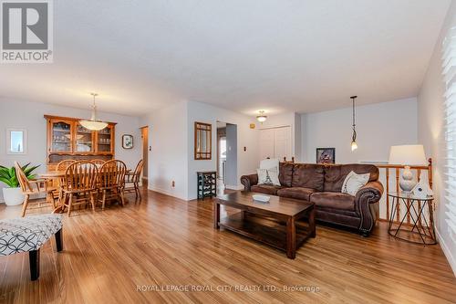 120 Oakhurst Crescent, Kitchener, ON - Indoor Photo Showing Living Room