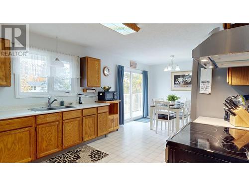 1857 Dogwood Avenue, Quesnel, BC - Indoor Photo Showing Kitchen With Double Sink