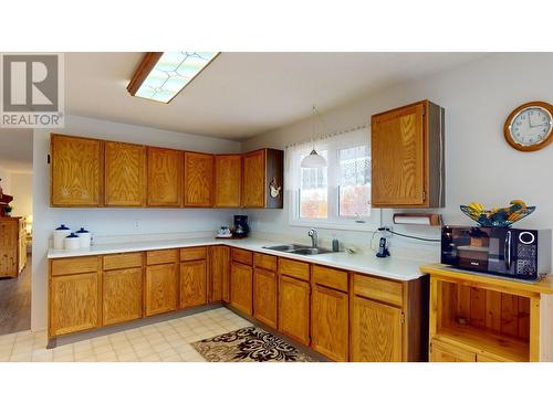 1857 Dogwood Avenue, Quesnel, BC - Indoor Photo Showing Kitchen With Double Sink