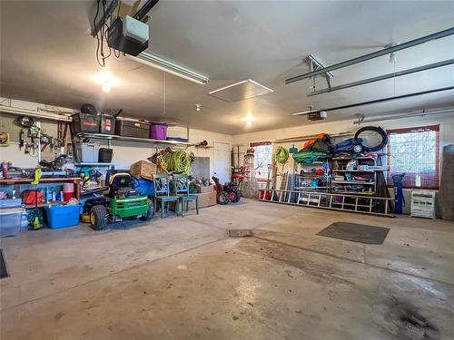 1530 Rosser Avenue E, Brandon, MB - Indoor Photo Showing Garage