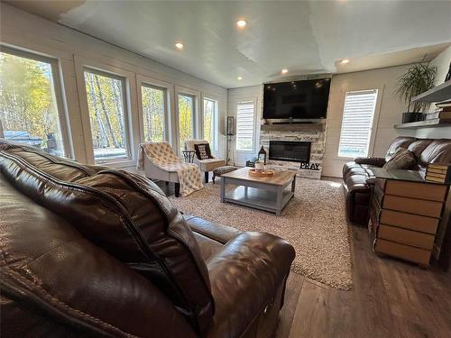 38027 38E (Quarry Oaks) Road, Steinbach, MB - Indoor Photo Showing Living Room With Fireplace