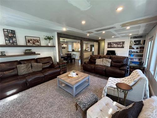 38027 38E (Quarry Oaks) Road, Steinbach, MB - Indoor Photo Showing Living Room