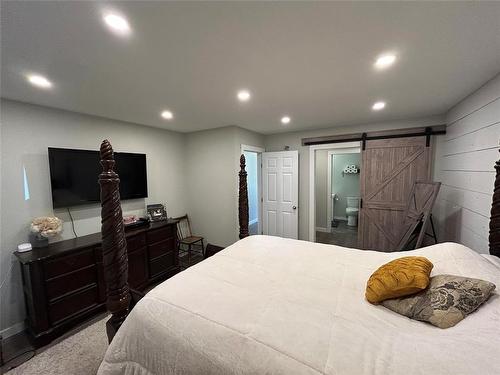 38027 38E (Quarry Oaks) Road, Steinbach, MB - Indoor Photo Showing Bedroom