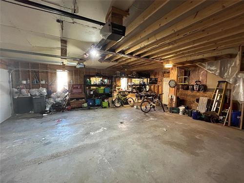 38027 38E (Quarry Oaks) Road, Steinbach, MB - Indoor Photo Showing Garage